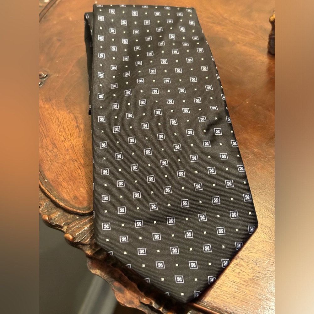 Brooks Brothers Tie in black with white and light blue stain resistant